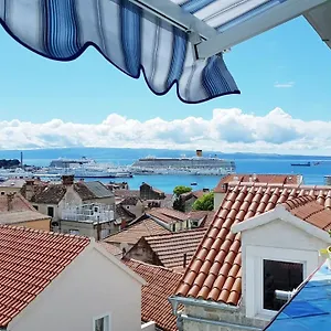 Blue Dreams In The Old Town With A Sea View Apartment Split