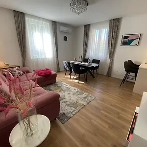 In The Center Apartment Split